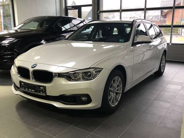 Left hand drive BMW 3 SERIES  318 i Touring Aut. Navi